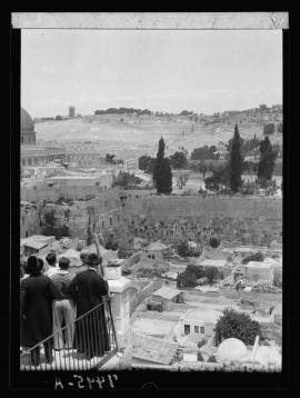 Mosque & Jews' wailing place